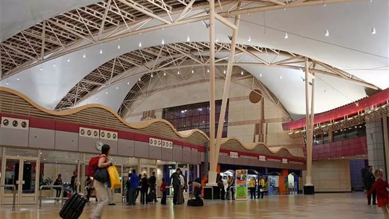 وزير الطيران يفتتح المرحلة الأولى من أعمال التطوير والتحديث بمطار شرم الشيخ الخميس