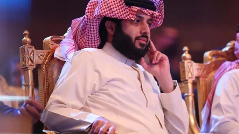 تركي آل الشيخ يكلف محاميه بالدفاع عن جماهير الأهلي