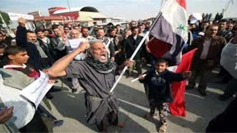 رغم الضحايا.. حشود ضخمة ومظاهرات ليلية في العراق