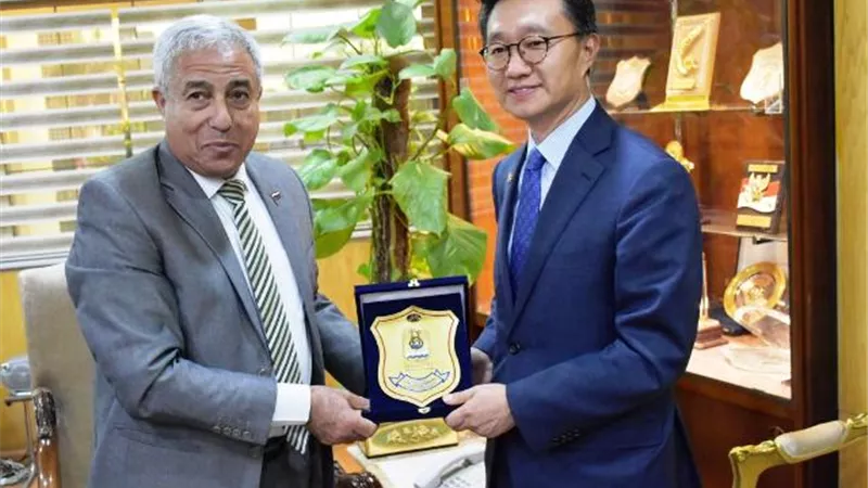 محافظ أسوان يستقبل سفير كوريا الجنوبية ويرحب بزيادة معدلات حركة السياحة