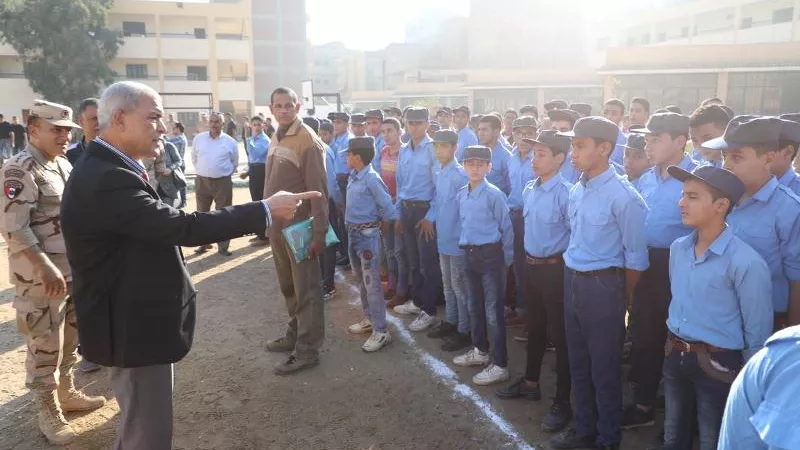 بحضور المحافظ .. عروض رياضية والإشتباك والتعليم الأولى بمدرسة الصنايع العسكرية بقويسنا
