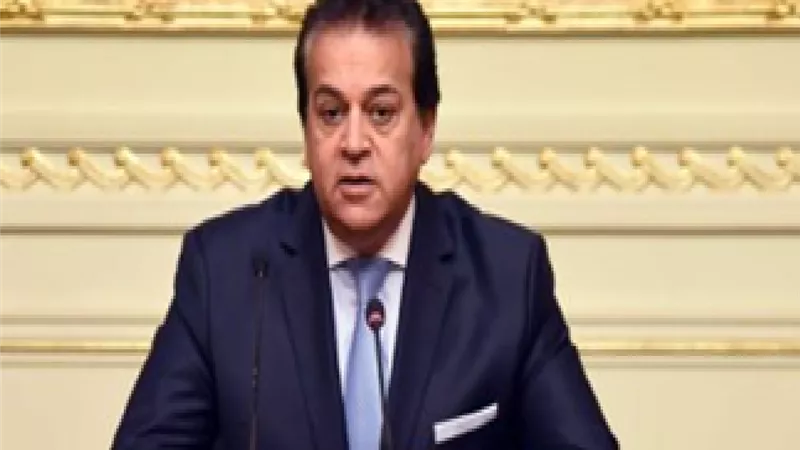 وزير التعليم العالي يصدر قرارا بإغلاق كيان وهمي باﻹسكندرية