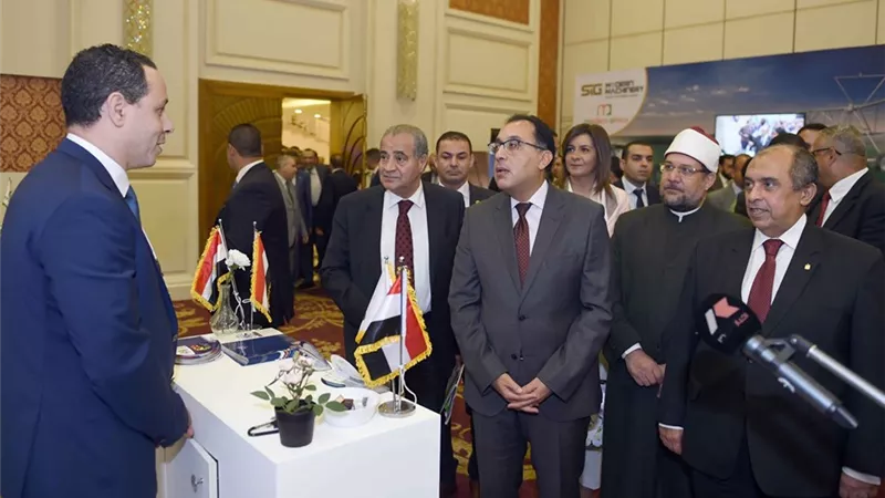 مدبولى يتفقد معرضاً للمنتجات الزراعية باليوم الأفريقي للأمن الغذائي