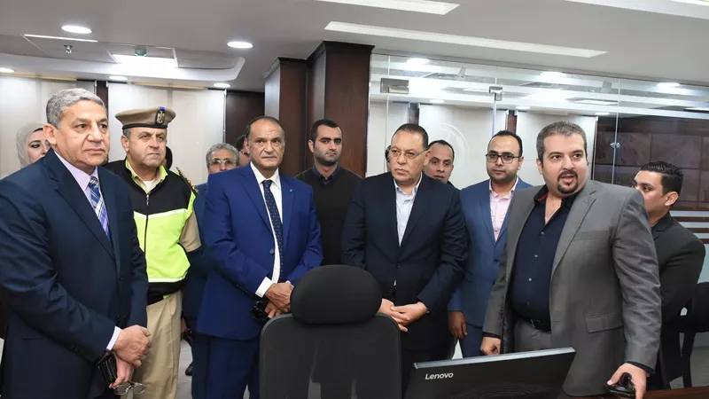 غراب يعلن بدء التشغيل التجريبي لمنظومة كاميرات المراقبة الجديدة بإدارة مرور مدينة الزقازيق