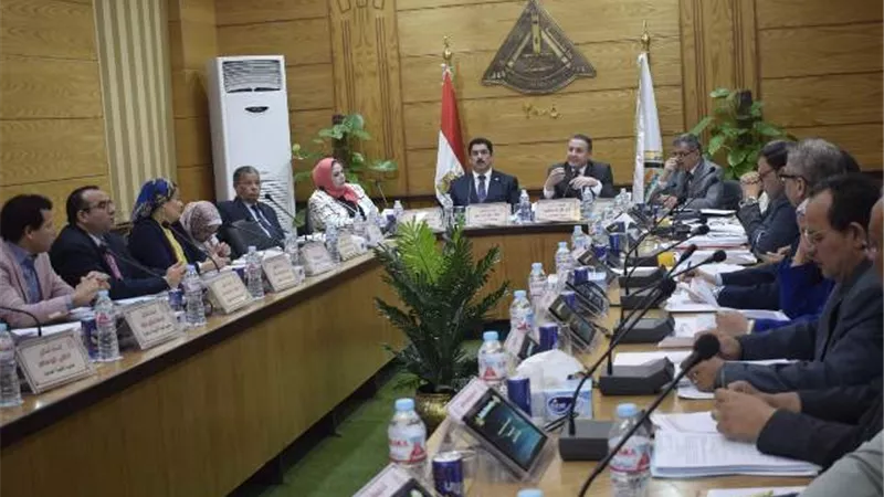محافظ القليوبية يشهد اجتماع مجلس جامعة بنها ..صور