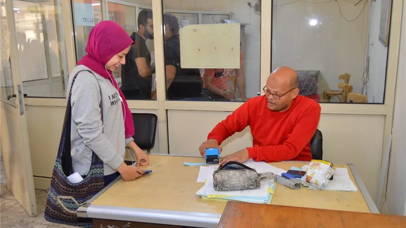 طلاب اداب عين شمس يتوافدون على الانتخابات الطلابية..صور