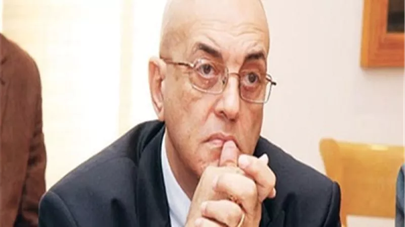 مثقفون وأدباء: 