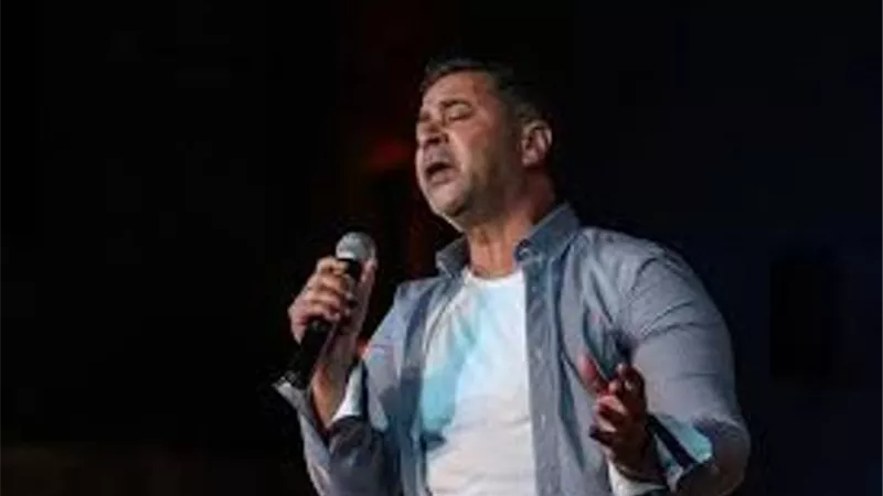 مدحت صالح ينتهي من بروفات حفل الموسيقى العربية
