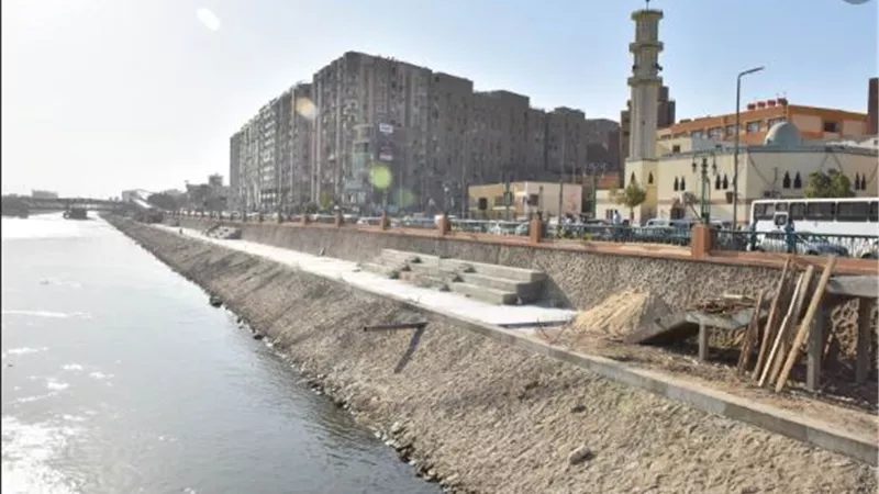 رئيس مدينة منشأ القناطر يتابع ارتفاع منسوب المياة بفرع رشيد