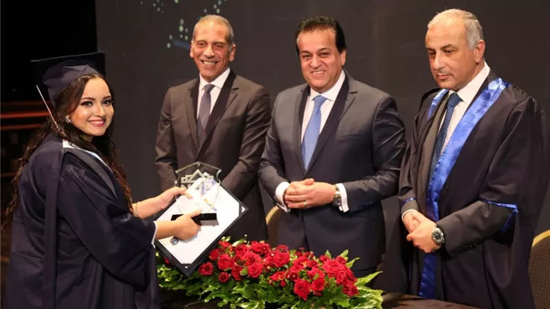وزير التعليم العالي يشهد احتفال جامعة النهضة بتخريج دفعة جديدة
