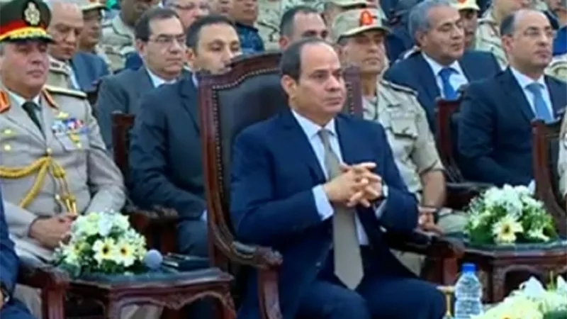 السيسي يشاهد فيلما تسجيليا حول مصنعي الغاز بأبو رواش