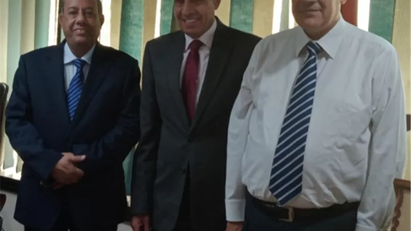 عبدالعظيم حسين: لا ضريبة على المكملات الغذائية والمستلزمات المسعرة جبريا