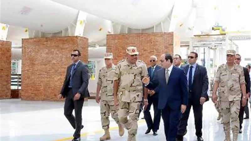 الرئيس السيسى يطلب من الشباب افتتاح مصنع فوق أكسيد الهيدروجين