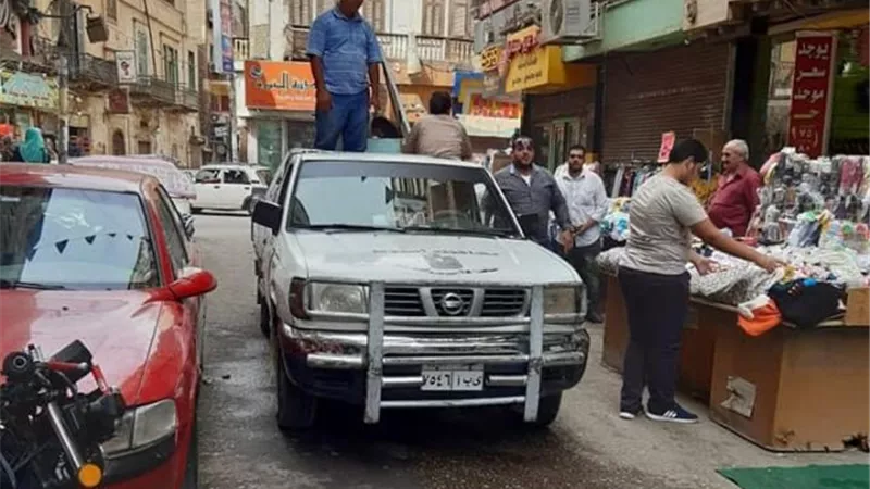 حملة مكبرة لإزالة الإشغالات بحي غرب بااسيوط