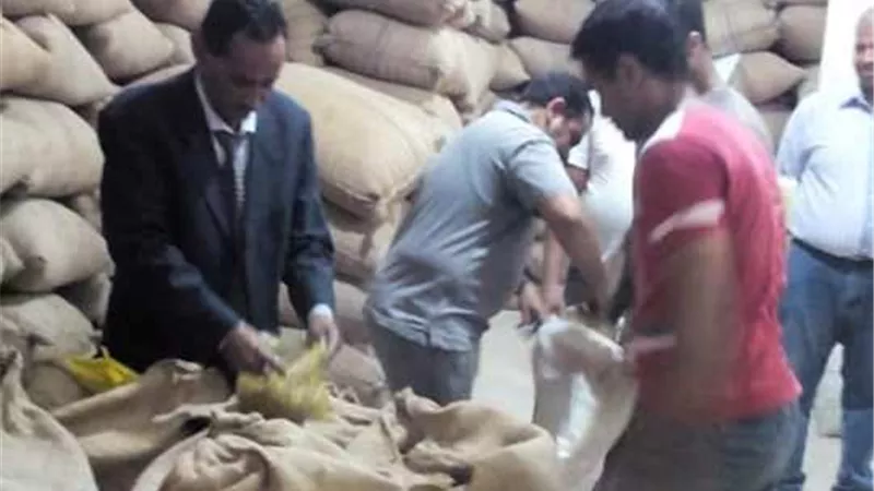 ضبط مدير مصنع حلويات بدون ترخيص وسلع مجهولة المصدر بطهطا