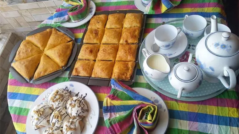 معجنات بحشوات مختلفة حادق وحلو