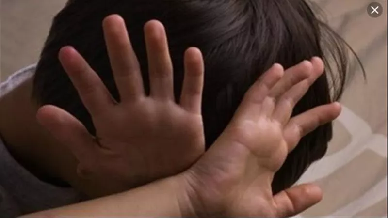 فلاح يبتز طفلين ويصورهما في أوضاع مخلة ويعتدي عليهما جنسياً
