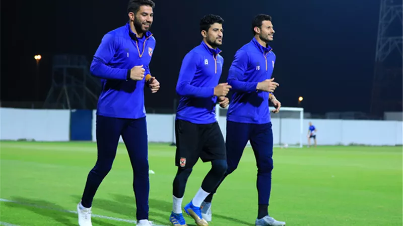 تدريبات قوية لحراس المرمى في المران الأول بالإمارات