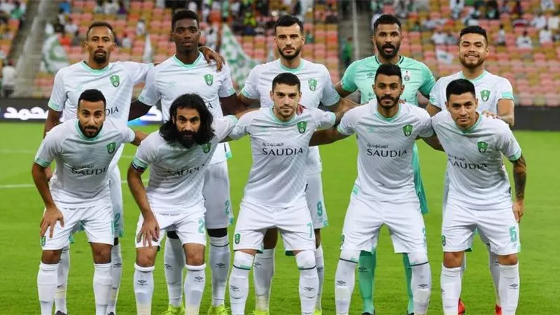 شوط أول نارى.. أهلي جدة يتقدم على الاتحاد بهدفين بقيادة جروس