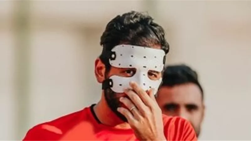 مروان محسن بالقناع فى تدريبات الأهلى .. تعرف على السبب