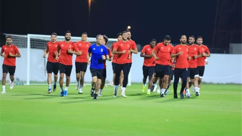 السفير المصري بالإمارات يشاهد تدريب الأهلي في دبى