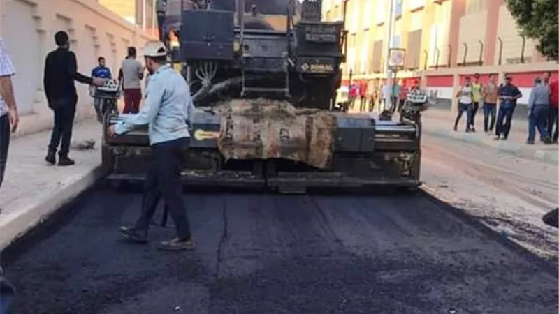 محافظ البحيرة يتابع أعمال رصف الطرق ورد الشئ لأصله بمركز دمنهور