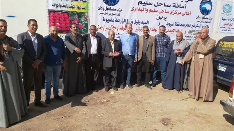 مستقبل وطن ساحل سليم يرافق الوفد الدنيماركى لبحث مشاكل تصدير الرمان بالبدارى