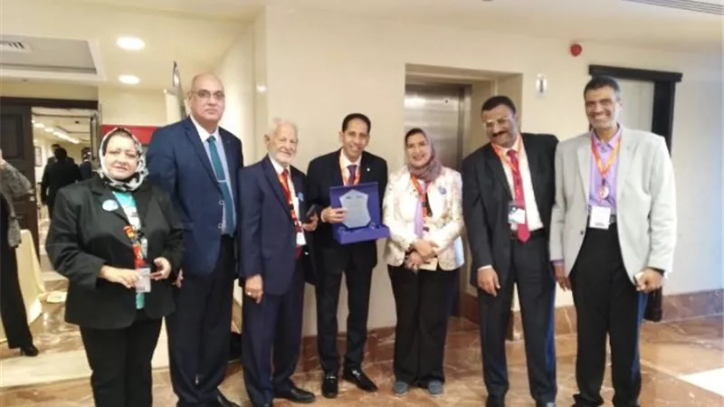 تركيب جهاز الرئة الصناعية وتفادي ضعف عضلة القلب . في المؤتمر الطبي السادس لهيئة قناة السويس ..صور
