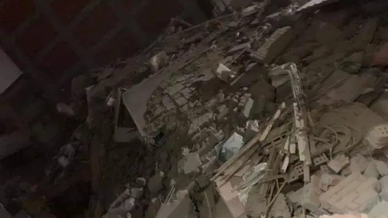 إنهيار منزل من ٦ أدوار ببنها