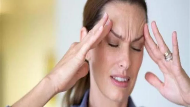 خدعوك فقالوا.. الضغط على الرأس يعالج آلام الصداع