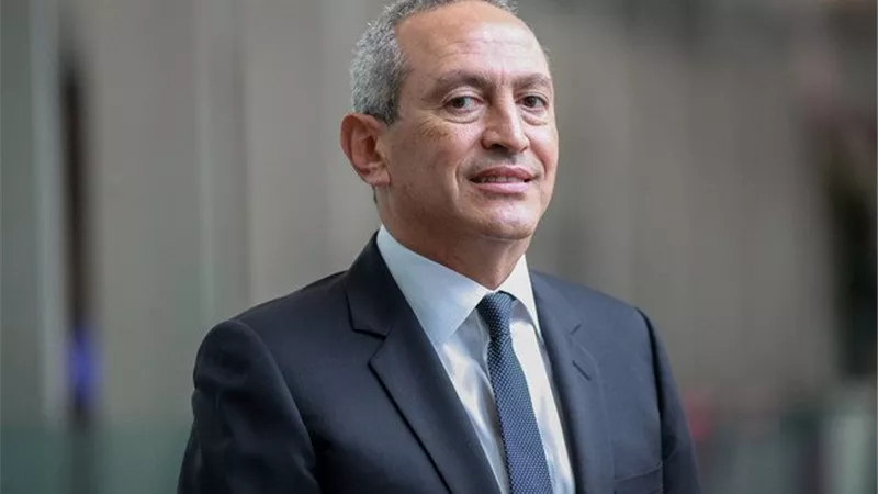 ساويرس ينهى أزمة المالك السابق لأستون فيلا