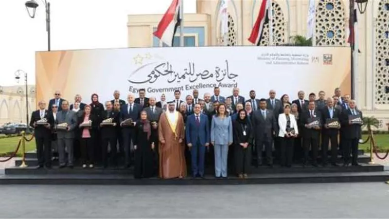 بريد الإسماعيلية الرئيسي يفوز بجائزة التميز الحكومي ..صور