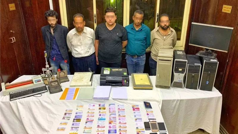 سقوط عصابة تزوير كارنيهات الصحافة والاعلام فى الأزبكية