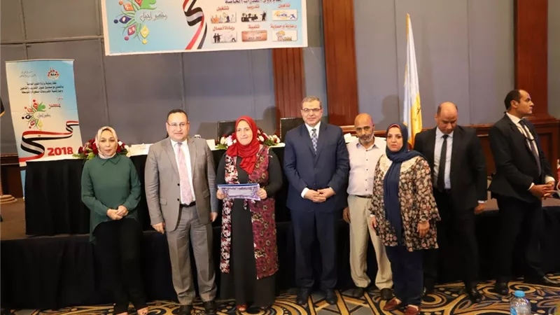 القوي العاملة تسلم 800 شهادة أمان للعمالة غير المنتظمة بالإسكندرية