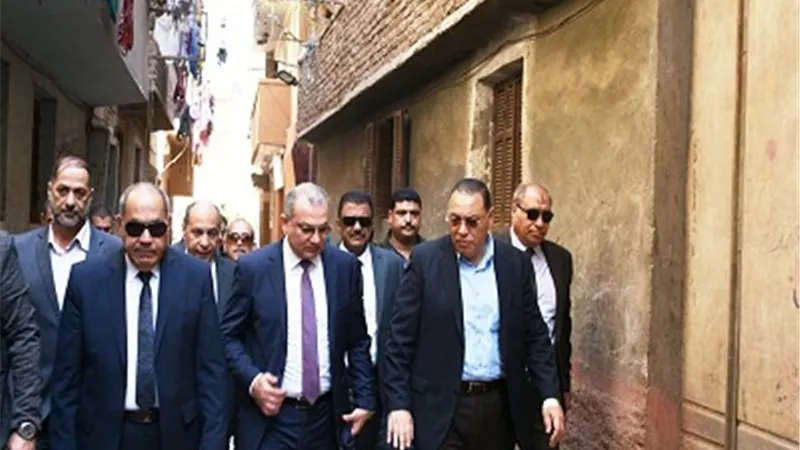 غراب وصديق يتفقدان كفر محمد حسين بمدينة الزقازيق
