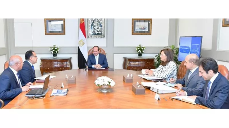 الرئيس يستعرض مشروعات وزارة النقل ويوجه بالارتقاء بالخدمات المقدمة لركاب السكك الحديدية