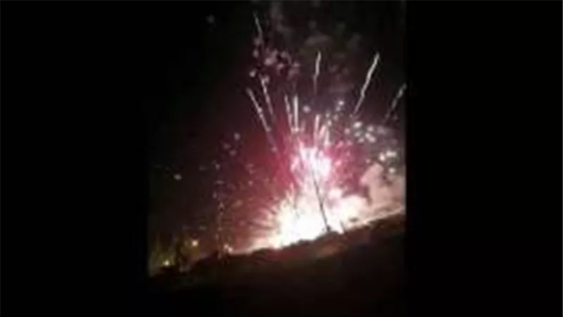 الألعاب النارية تشوه طفلة ..والأم تطالب بمنع بيعها