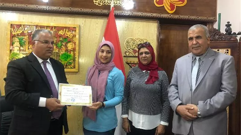 مدير تعليم الإسماعيلية يكرم معلمة فازت ببطولة العالم لكرة السرعة..صور