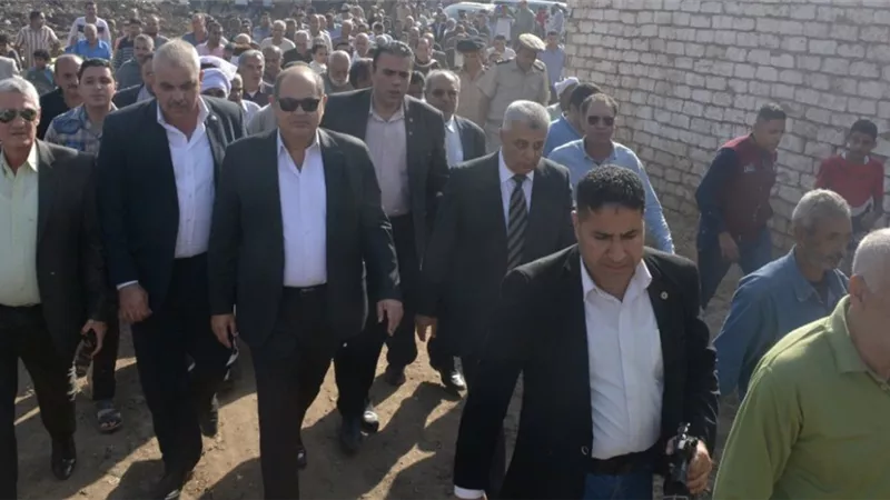 محافظ الغربية يتفقد مشروع الصرف الصحى بسندبسط بمدينة زفتى