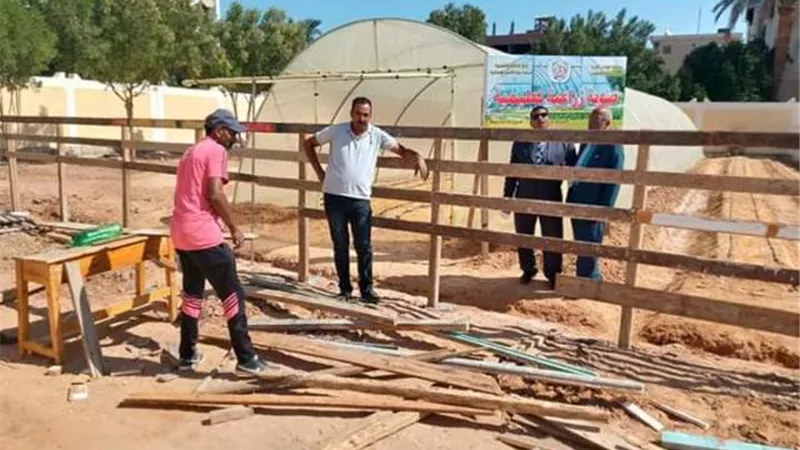 إنشاء صوب زراعية بالجهود الذاتية بمدارس الوادى الجديد .. صور