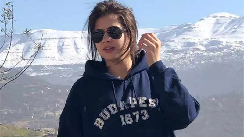 منى فاروق تشارك جمهورها صورة جديدة عبر انستجرام