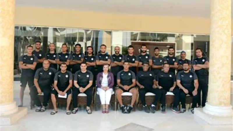 بعثة منتخب الكرة الشاطئية تتوجه للامارات.. اليوم