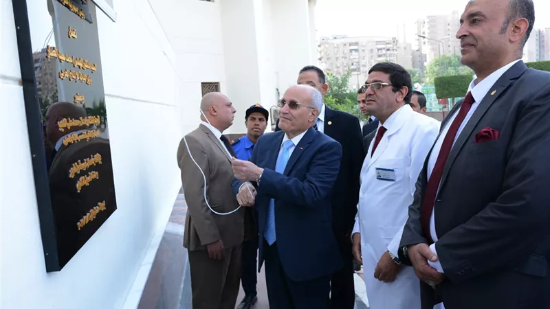 وزير الإنتاج الحربي يفتتح وحدات صحية جديدة بالمركز الطبى التخصصى