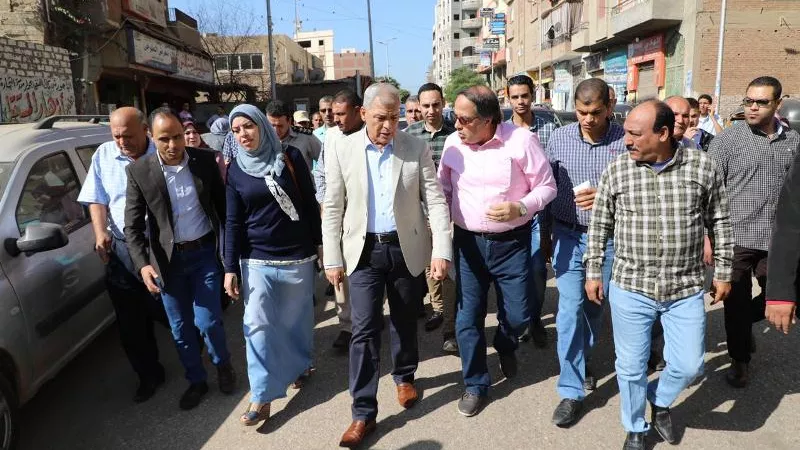 محافظ المنوفية يتفقد شوارع الباجور سيراً على الأقدام .. ويطالب بسرعة إنهاء إجراءات التصالح فى مخالفات البناء