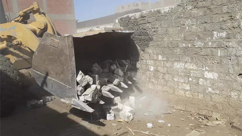 محافظ سوهاج: إزالات فورية لـ 13 حالة تعدي وبناء مخالف خلال 4 أيام..صور