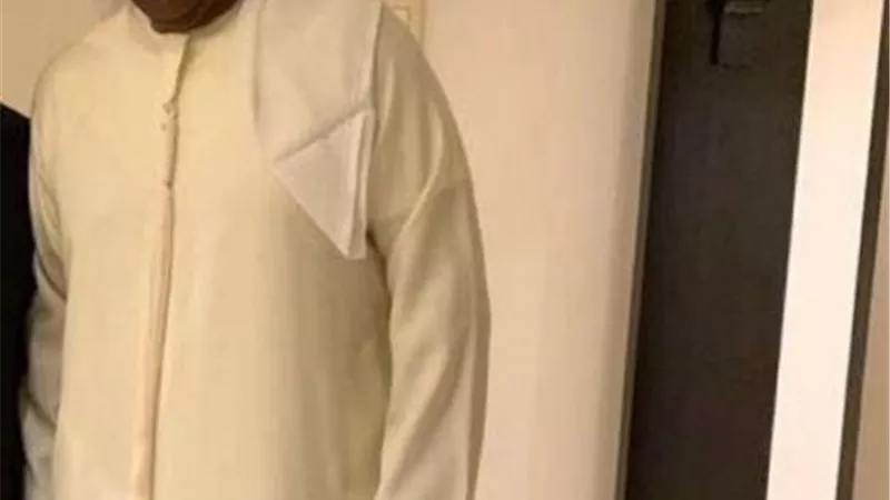 ستيف هارفي بالدشداشة والعقال : أنا مبسوط و 