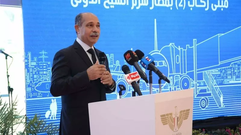 وزير الطيران يفتتح التشغيل التجريبى لمبنى الركاب (2) بمطار شرم الشيخ