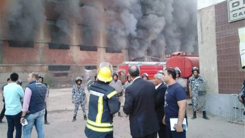 مدير أمن القليوبية يتفقد حريق مصنع قليوب