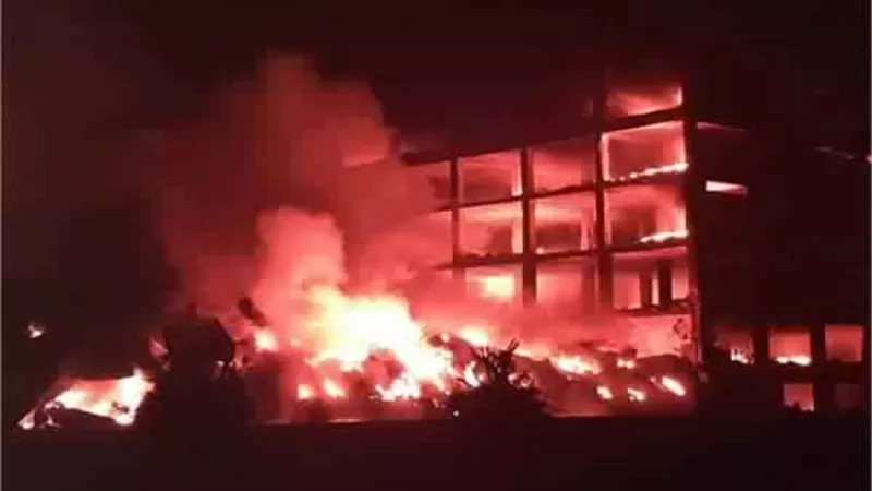 السيطرة على حريق مصنع قليوب بعد 10 ساعات من إندلاعه وبدء عملية التبريد