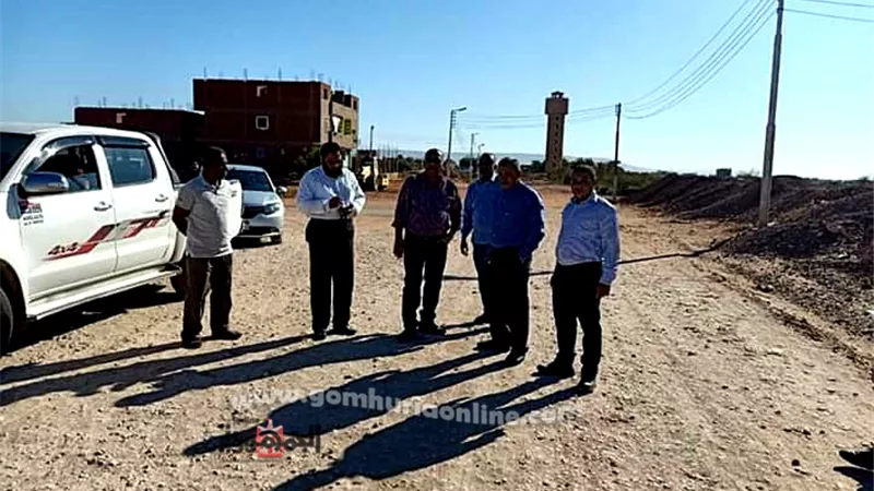 استكمال أعمال رصف الشوارع الداخلية والطرق بمراكز محافظة الوادى الجديد .. صور